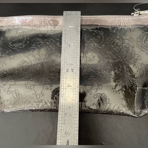 NEW with tags Bath and Body Works Cosmetic Bag - Picture 6 of 8